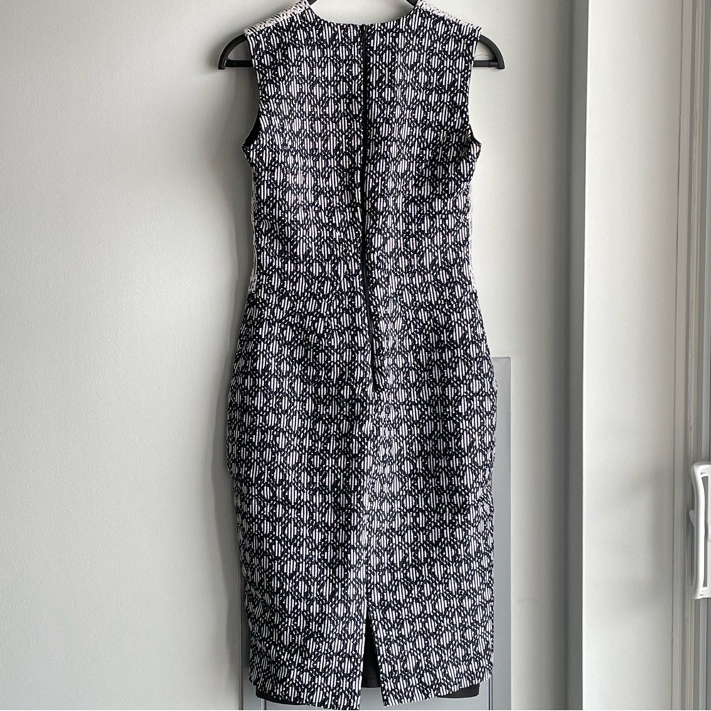 JUDITH & CHARLES Black and White Patterned V-neck Dress - Picture 3 of 8